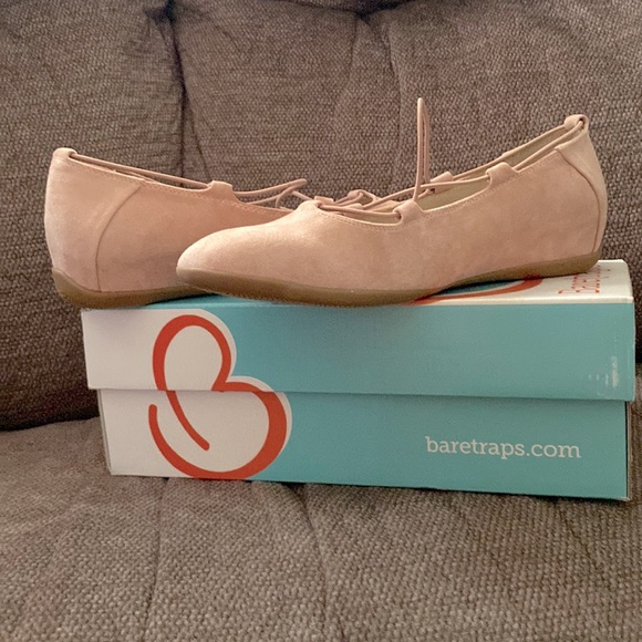 BareTraps Shoes - NIB never worn Baretraps “JACKELINE” slip- on flats in color “Rosey”